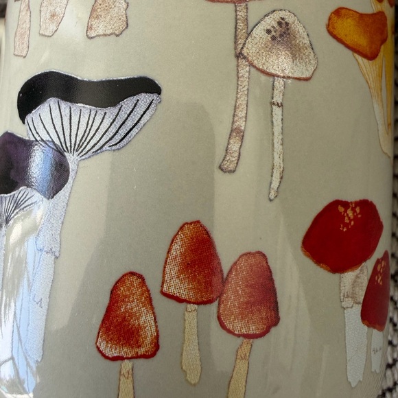 NWOT MUG MUSHROOM DESIGN - Picture 7 of 12